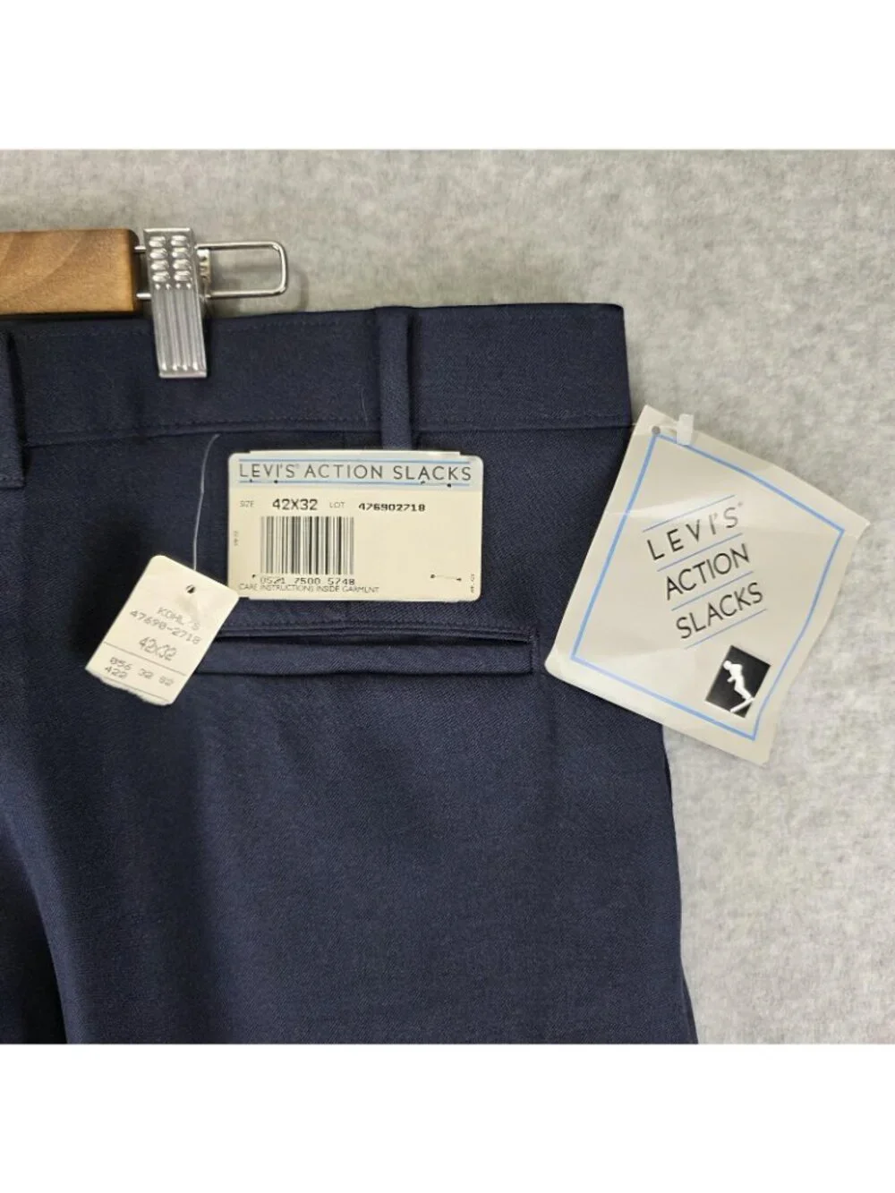 Levi's Action Slacks Pants Mens 42x32 Navy Blue Flat Front Dress Pants NWT